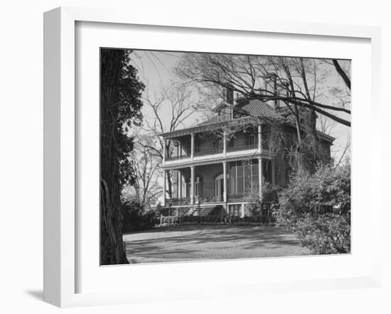 Women Touring the Plantations of Edentown During the Early Spring Season-Ed Clark-Framed Photographic Print