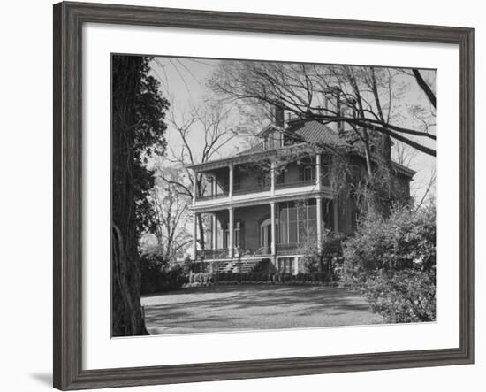 Women Touring the Plantations of Edentown During the Early Spring Season-Ed Clark-Framed Photographic Print