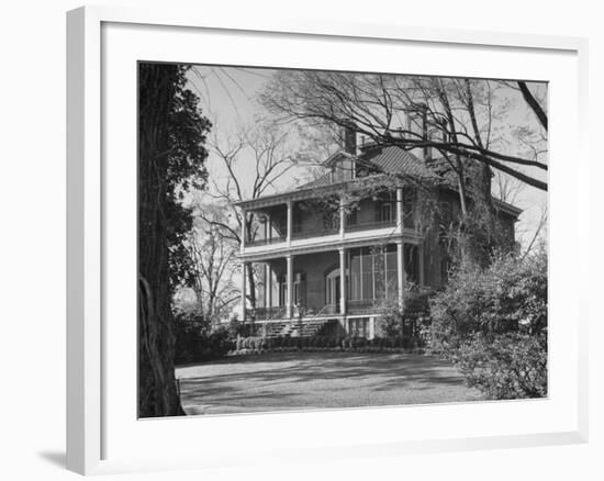 Women Touring the Plantations of Edentown During the Early Spring Season-Ed Clark-Framed Photographic Print