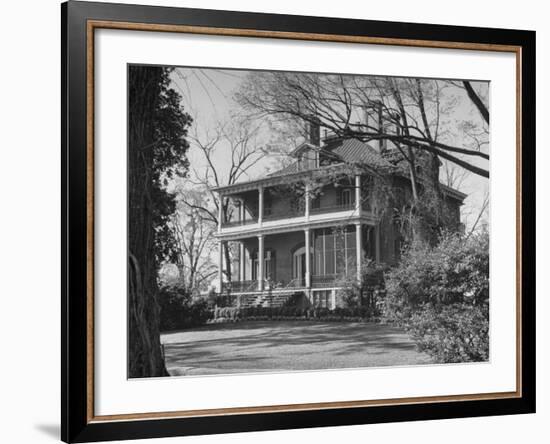 Women Touring the Plantations of Edentown During the Early Spring Season-Ed Clark-Framed Photographic Print