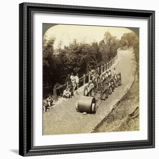 Women Working on the Darjeeling Highway, India-Underwood & Underwood-Framed Photographic Print