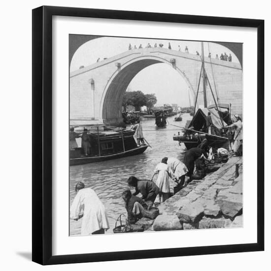 Woo Men Bridge and Grand Imperial Canal, Soo-Chow (Suzho), China, 1900-Underwood & Underwood-Framed Photographic Print