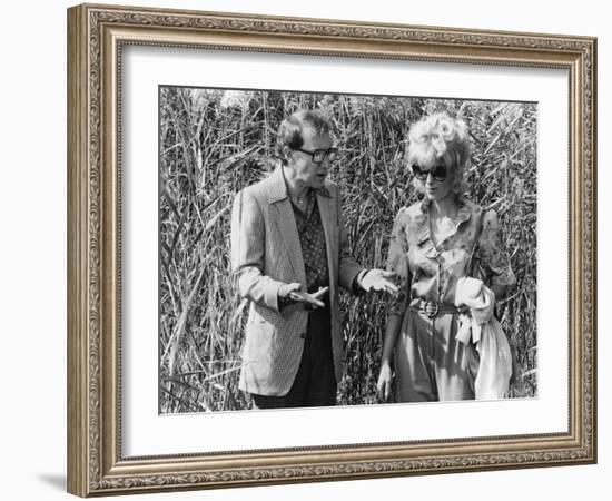 Woody Allen and Mia Farrow BROADWAY DANNY ROSE, 1984 directed by Woody Allen (b/w photo)-null-Framed Photo