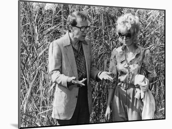 Woody Allen and Mia Farrow BROADWAY DANNY ROSE, 1984 directed by Woody Allen (b/w photo)-null-Mounted Photo