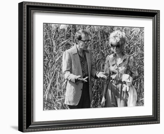 Woody Allen and Mia Farrow BROADWAY DANNY ROSE, 1984 directed by Woody Allen (b/w photo)-null-Framed Photo