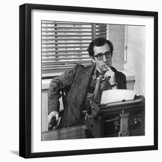 Woody Allen THE FRONT, 1976 directed by MARTIN RITT (b/w photo)-null-Framed Photo