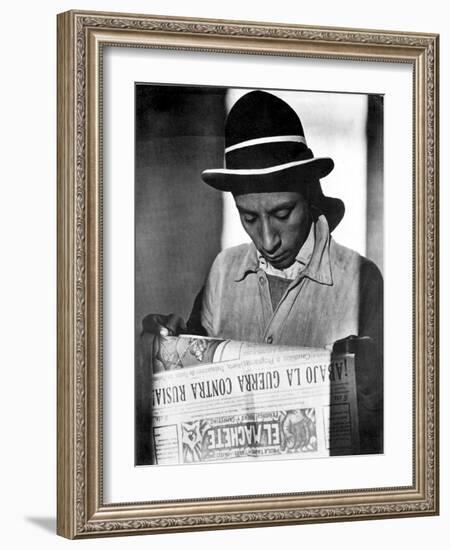 Worker Reading El Machete, Mexico City, 1925-Tina Modotti-Framed Photographic Print