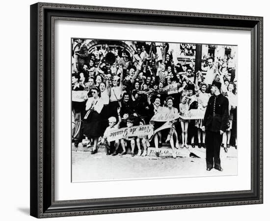 World War 2: Liberation of Paris, 1944-null-Framed Photographic Print