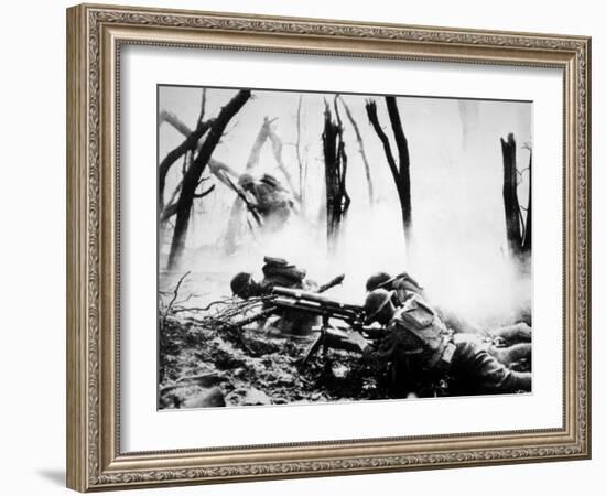 World War I, American Machine Gunners in Battle, 1918-null-Framed Photo