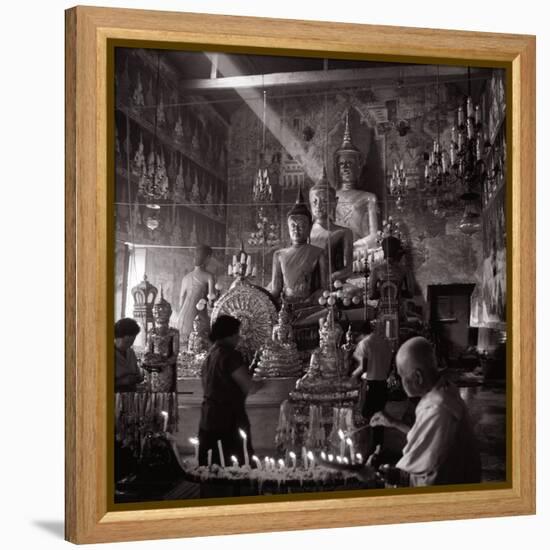 Worshippers in the Temple-null-Framed Premier Image Canvas