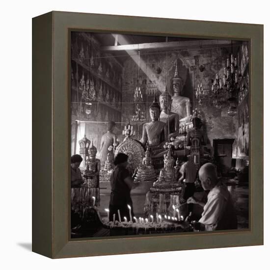 Worshippers in the Temple-null-Framed Premier Image Canvas