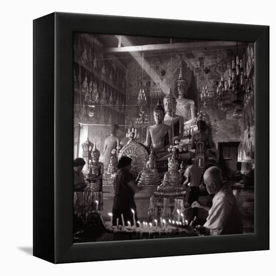 Worshippers in the Temple-null-Framed Premier Image Canvas