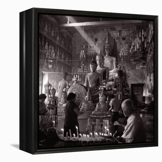 Worshippers in the Temple-null-Framed Premier Image Canvas
