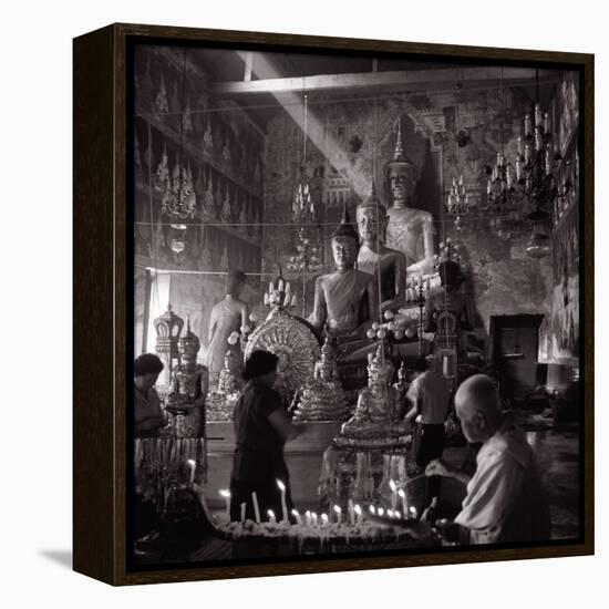 Worshippers in the Temple-null-Framed Premier Image Canvas