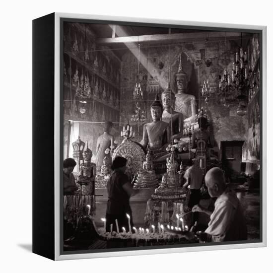 Worshippers in the Temple-null-Framed Premier Image Canvas