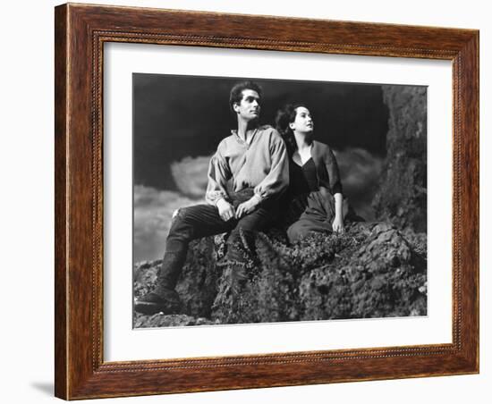 Wuthering Heights, Laurence Olivier, Merle Oberon, 1939-null-Framed Photo