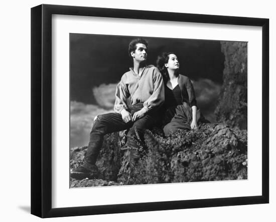 Wuthering Heights, Laurence Olivier, Merle Oberon, 1939-null-Framed Photo