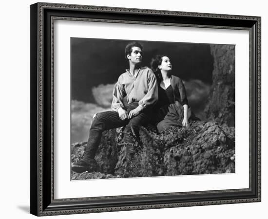 Wuthering Heights, Laurence Olivier, Merle Oberon, 1939-null-Framed Photo