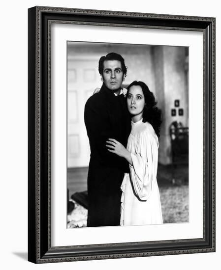 Wuthering Heights, Laurence Olivier, Merle Oberon, 1939-null-Framed Photo