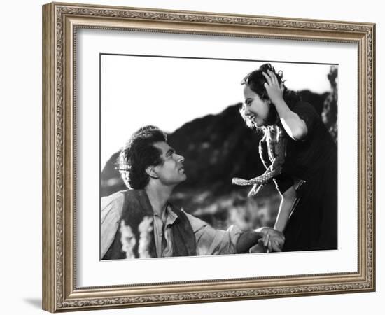 Wuthering Heights, Laurence Olivier, Merle Oberon, 1939-null-Framed Photo