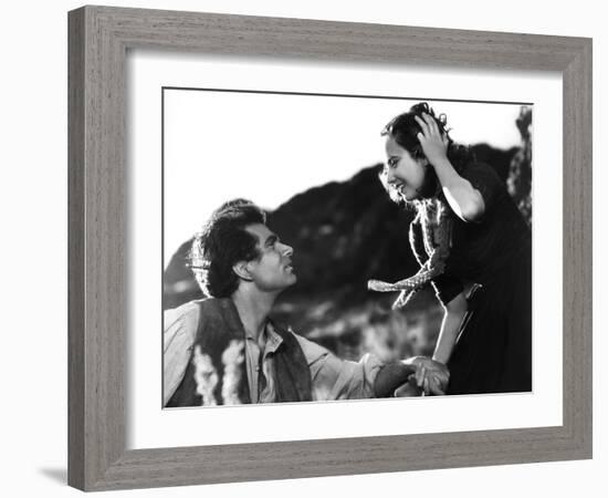 Wuthering Heights, Laurence Olivier, Merle Oberon, 1939-null-Framed Photo