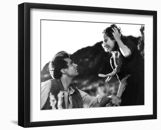 Wuthering Heights, Laurence Olivier, Merle Oberon, 1939-null-Framed Photo