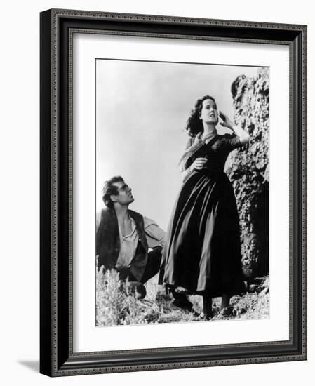 Wuthering Heights, Laurence Olivier, Merle Oberon, 1939-null-Framed Photo