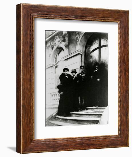 WW1 - Guynemer with Proud Relatives at His Home in Compiegne-null-Framed Premium Giclee Print