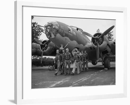 WWII Flying Fortress Crew 1942-null-Framed Photographic Print