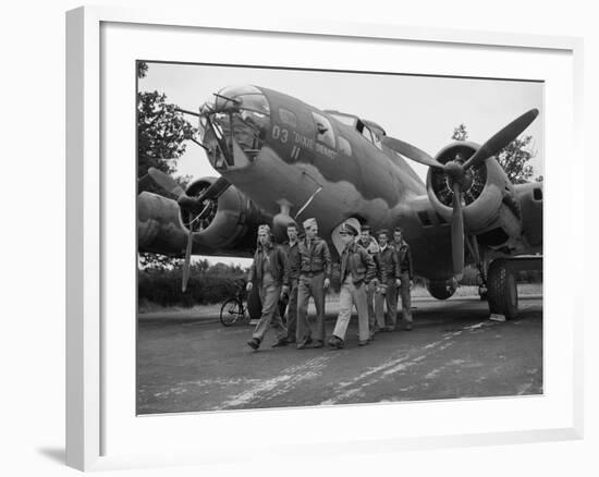 WWII Flying Fortress Crew 1942-null-Framed Photographic Print