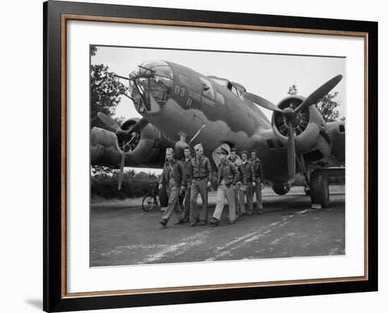 WWII Flying Fortress Crew 1942-null-Framed Photographic Print