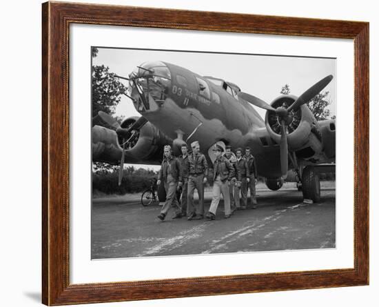 WWII Flying Fortress Crew 1942-null-Framed Photographic Print