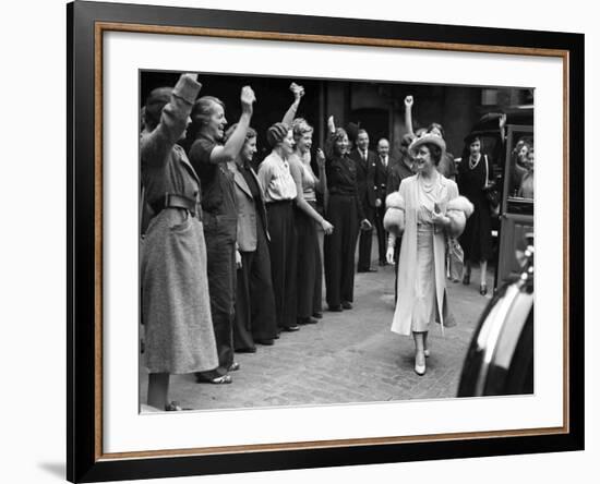 WWII London Queen Elizabeth-Leslie Priest-Framed Photographic Print