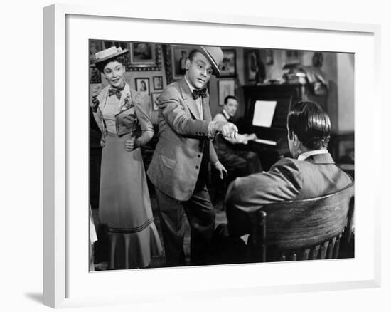 Yankee Doodle Dandy, Joan Leslie, James Cagney, 1942-null-Framed Photo