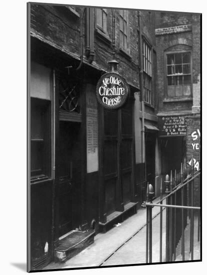 Ye Olde Cheshire Cheese-null-Mounted Photographic Print