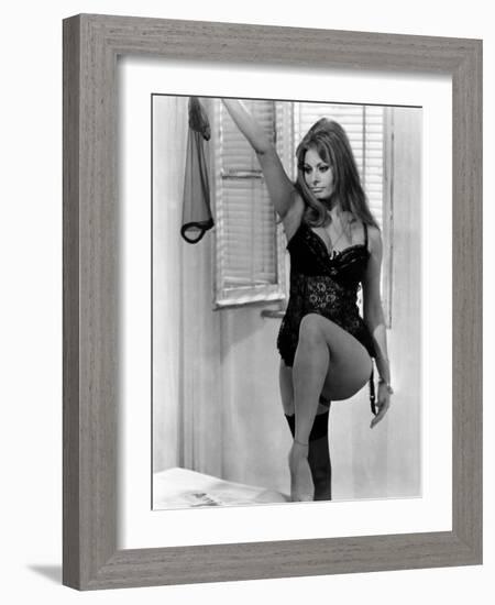 Yesterday, Today and Tomorrow, (AKA Ieri, Oggi, Domani), Sophia Loren, 1963-null-Framed Photo