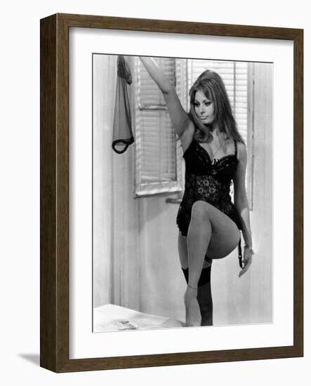 Yesterday, Today and Tomorrow, (AKA Ieri, Oggi, Domani), Sophia Loren, 1963-null-Framed Photo