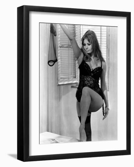 Yesterday, Today and Tomorrow, (AKA Ieri, Oggi, Domani), Sophia Loren, 1963-null-Framed Photo