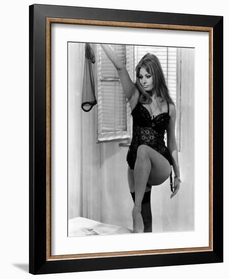 Yesterday, Today and Tomorrow, (AKA Ieri, Oggi, Domani), Sophia Loren, 1963-null-Framed Photo