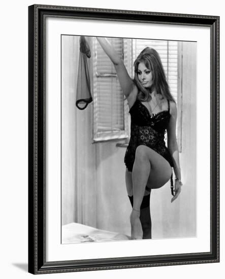 Yesterday, Today and Tomorrow, (AKA Ieri, Oggi, Domani), Sophia Loren, 1963-null-Framed Photo