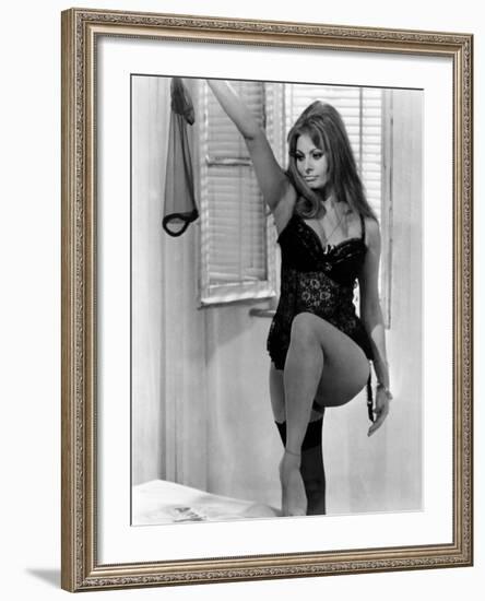 Yesterday, Today and Tomorrow, (AKA Ieri, Oggi, Domani), Sophia Loren, 1963-null-Framed Photo