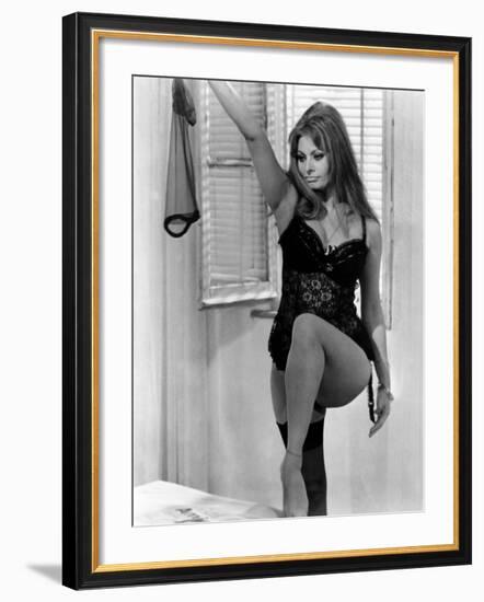 Yesterday, Today and Tomorrow, (AKA Ieri, Oggi, Domani), Sophia Loren, 1963-null-Framed Photo