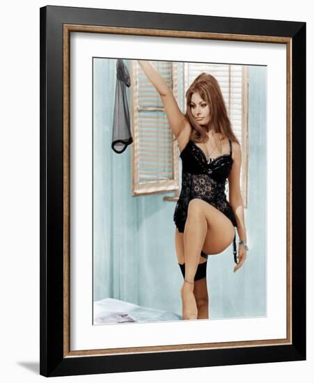 Yesterday, Today and Tomorrow, (aka Ieri, Oggi, Domani), Sophia Loren, 1963-null-Framed Photo