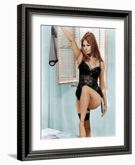 Yesterday, Today and Tomorrow, (aka Ieri, Oggi, Domani), Sophia Loren, 1963-null-Framed Photo