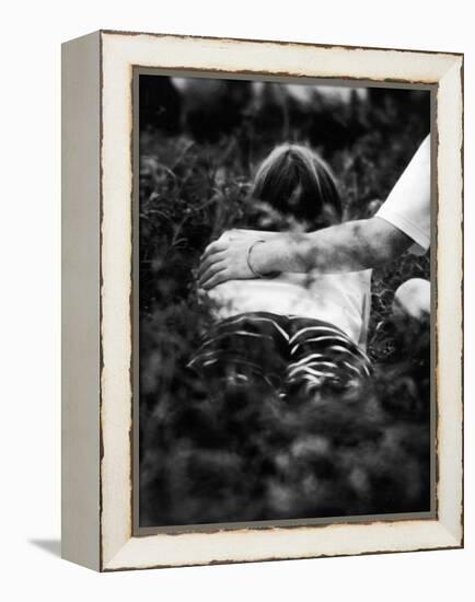 Young Couple at Woodstock Music Festival-Bill Eppridge-Framed Premier Image Canvas