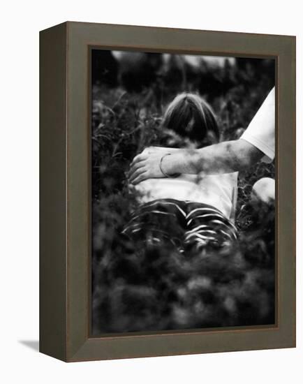 Young Couple at Woodstock Music Festival-Bill Eppridge-Framed Premier Image Canvas