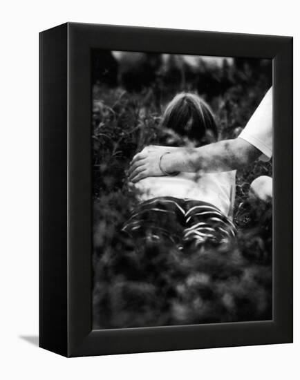 Young Couple at Woodstock Music Festival-Bill Eppridge-Framed Premier Image Canvas