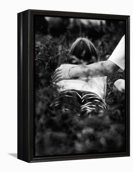 Young Couple at Woodstock Music Festival-Bill Eppridge-Framed Premier Image Canvas