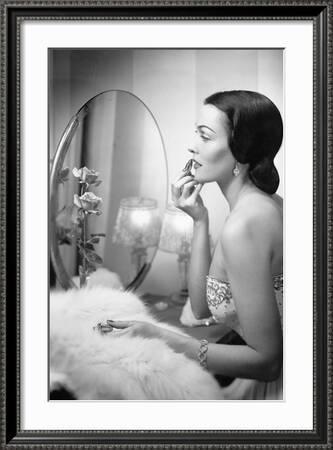 Young Woman Looking into a Mirror and Putting on Make Up' Photo | Art.com