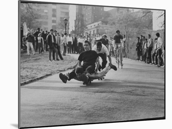 Youths Riding Skateboard-Bill Eppridge-Mounted Photographic Print